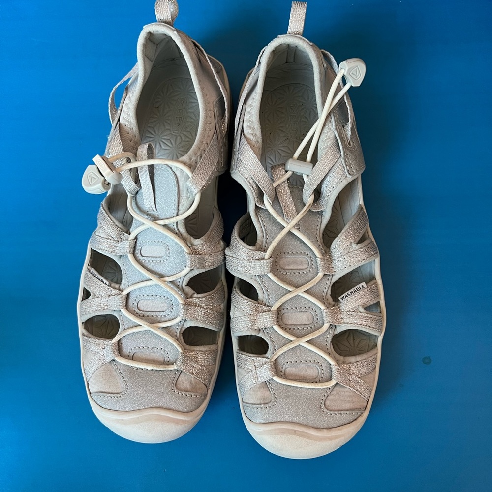 KEEN Kid's Moxie Closed Toe Casual Sandal size: 4